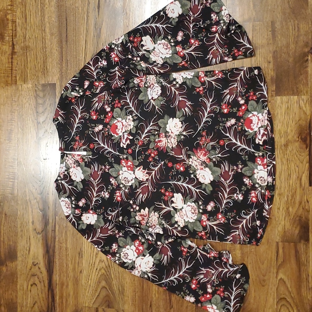 Womens Loft black floral top with bell sleeves size XS - Picture 5 of 7